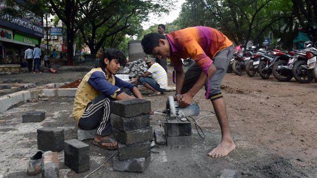 Work in progress in Aundh for the Smart City project in Pune.(Pratham Gokhale/HT PHOTO)