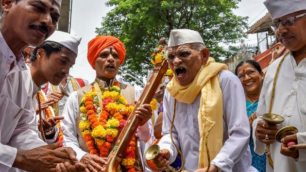 A high-energy procession in Wadala. (Kunal Patil/HT Photo) 