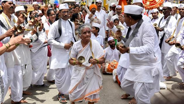Age is just a number when it comes to devotion. (Kunal Patil/HT Photo) 
