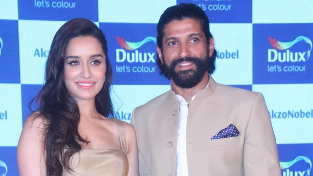 Actors Shraddha Kapoor and Farhan Akhtar are rumoured to be dating after their film Rock On 2.(Hindustan Times)