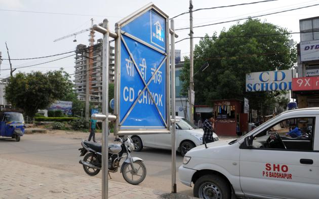 Mohit, a resident of Islampur village, jumped off the second floor of CD Senior Secondary School on Sohna Road on Tuesday. (Parveen Kumar/HT PHOTO) Mohit, a resident of Islampur village, jumped off the second floor of CD Senior Secondary School on Sohna Road on Tuesday. (Parveen Kumar/HT PHOTO)