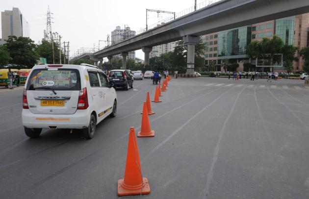By placing traffic cones at a gap on the intersection, traffic police has blocked direct routes between Huda City Centre- Signature Tower and Signature Tower-Sector 44 (Parveen Kumar/HT PHOTO) By placing traffic cones at a gap on the intersection, traffic police has blocked direct routes between Huda City Centre- Signature Tower and Signature Tower-Sector 44 (Parveen Kumar/HT PHOTO)