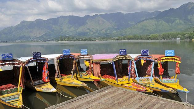 Shikara boats are lined up on the Dal Lake.(Waseem Andrabi/HT Photo)