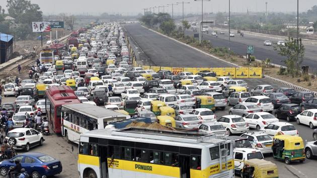 Heavy traffic jams are a regular occurrence in Delhi. (Mohd Zakir/HT PHOTO) Heavy traffic jams are a regular occurrence in Delhi. (Mohd Zakir/HT PHOTO)
