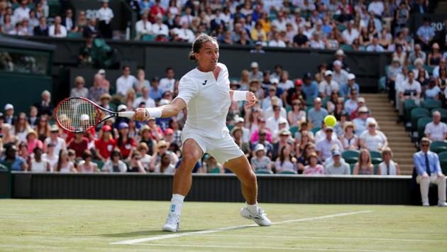 Alexandr Dolgopolov was forced to retire in his match versus Roger Federer. (REUTERS)