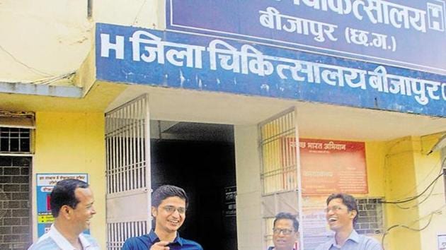 The Chhattisgarh government has managed to retain doctors by offering them high salaries, opportunity for career advancement, and facilities to work in districts where LWE has claimed 108 lives since January 2017 (Sanchita Sharma/HT) The Chhattisgarh government has managed to retain doctors by offering them high salaries, opportunity for career advancement, and facilities to work in districts where LWE has claimed 108 lives since January 2017 (Sanchita Sharma/HT)