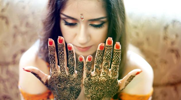 Keep yourself more natural and clean with less make-up. (Shutterstock) Keep yourself more natural and clean with less make-up. (Shutterstock)