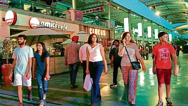 A nitrogen-chilled drink at a bar in Gurgaon left a Delhi man with a perforated stomach. (HT File Photo) A nitrogen-chilled drink at a bar in Gurgaon left a Delhi man with a perforated stomach. (HT File Photo)