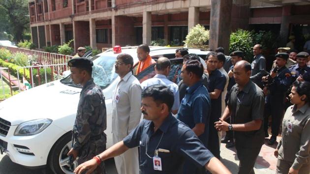 Uttar Pradesh chief minister Yogi Adityanath getting into his official car which he inherited from his predecessor Akhilesh Yadav. (HT PHOTO) Uttar Pradesh chief minister Yogi Adityanath getting into his official car which he inherited from his predecessor Akhilesh Yadav. (HT PHOTO)