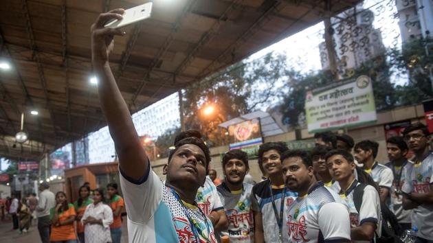 Temple selfie, anyone? (Satish Bate/HT Photo) 