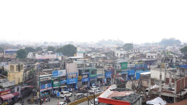 A view of Dehradun, which has been selected for the Centre's Smart City project.(Vinay Santosh Kumar/Hindustan Times)
