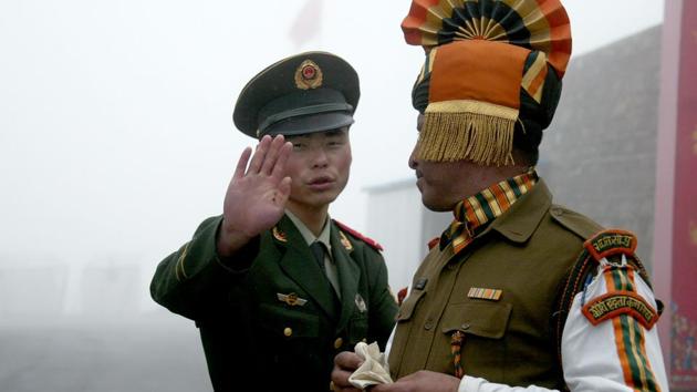 This photo taken on July 10, 2008 shows a Chinese soldier next to an Indian soldier at the Nathu La border crossing between India and China in Sikkim. (AFP File Photo) This photo taken on July 10, 2008 shows a Chinese soldier next to an Indian soldier at the Nathu La border crossing between India and China in Sikkim. (AFP File Photo)