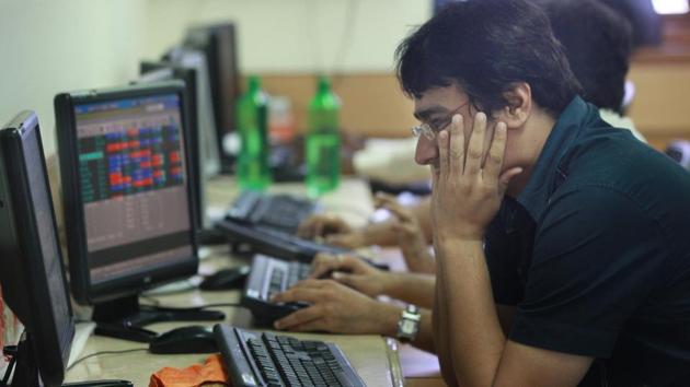 After a higher opening, the BSE 30-share gauge gave way to profit-booking before settling at 31,245.56.(Hindustan Times)