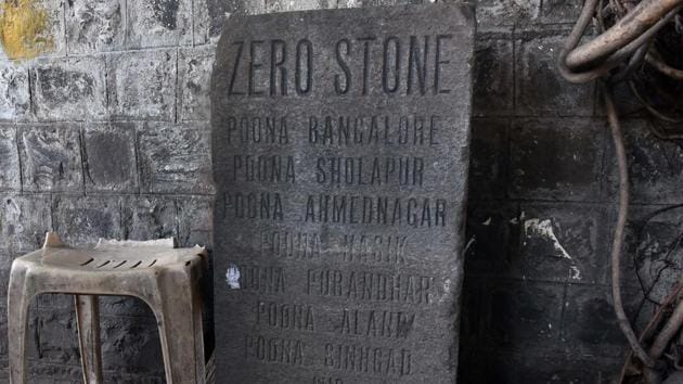 Zero stone of Pune installed outside the General Post Office at Sadhu Vaswani Mission Road in the city.(Pratham Gokhale/HT PHOTO)