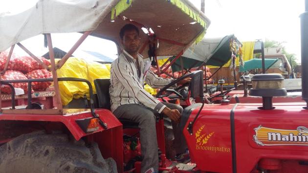 Rajendra Mewada at the Krishi Upaj mandi in Bhopal. (HT Photo) Rajendra Mewada at the Krishi Upaj mandi in Bhopal. (HT Photo)