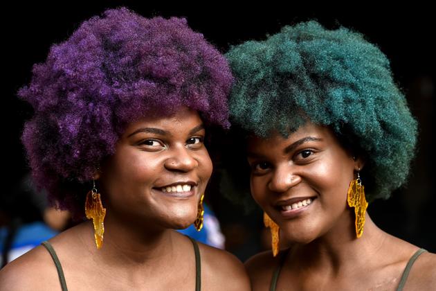 Two young women pose for a pictures during the contest . (LUIS ROBAYO / AFP) 