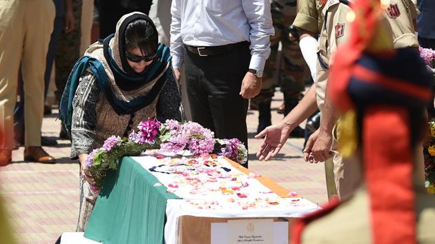 Chief minister of Jammu and Kashmir state Mehbooba Mufti lays a wreath on the coffin of police officer Mohammad Ayub Pandith during a ceremony in Srinagar on June 23. (AFP Photo) Chief minister of Jammu and Kashmir state Mehbooba Mufti lays a wreath on the coffin of police officer Mohammad Ayub Pandith during a ceremony in Srinagar on June 23. (AFP Photo)