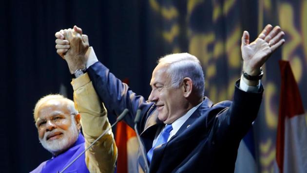 Israeli Prime Minister Benjamin Netanyahu (R) holds hands with his Indian counterpart Narendra Modi during a meeting with Indian community in the Israeli coastal city of Tel Aviv. (AFP Photo) Israeli Prime Minister Benjamin Netanyahu (R) holds hands with his Indian counterpart Narendra Modi during a meeting with Indian community in the Israeli coastal city of Tel Aviv. (AFP Photo)