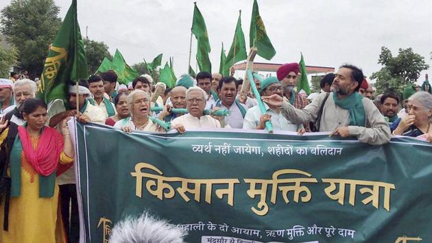 Swaraj India leader Yogendra Yadav, NAPM’s Medha Patkar and others take party in Kisan Mukti Yatra in Mandsaur on July 6, a month after six farmers were killed in the police firing in the Madhya Pradesh district. (PTI Photo) Swaraj India leader Yogendra Yadav, NAPM’s Medha Patkar and others take party in Kisan Mukti Yatra in Mandsaur on July 6, a month after six farmers were killed in the police firing in the Madhya Pradesh district. (PTI Photo)