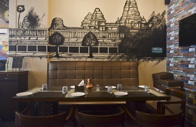 The decor cannot be faulted. Thangabali is a large, well-lit space with comfortable nooks and tables. The walls have charcoal sketches, cartoon figures and an intriguing map of trade routes. It’s when  the food arrives that the trouble begins. (Aalok Soni / HT Photo)