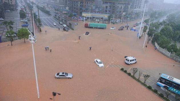 According to the reports, the water level at the Changsha monitoring station in the Xiangjiang River, a major Yangtze tributary, reached a record high of 39.51 meters early Monday, higher than the previous record of 39.18 meters set by a massive flood in 1998. (AFP) According to the reports, the water level at the Changsha monitoring station in the Xiangjiang River, a major Yangtze tributary, reached a record high of 39.51 meters early Monday, higher than the previous record of 39.18 meters set by a massive flood in 1998. (AFP)