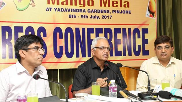 Haryana additional chief secretary, tourism, VS Kundu (left) addressing a press conference in Panchkula on Thursday. (HT Photo) Haryana additional chief secretary, tourism, VS Kundu (left) addressing a press conference in Panchkula on Thursday. (HT Photo)