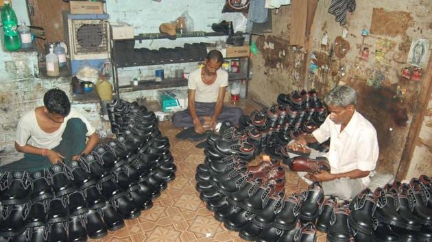 Workers are waiting for orders but as there is no activity, the demand has fallen drastically. (HT Photo) Workers are waiting for orders but as there is no activity, the demand has fallen drastically. (HT Photo)