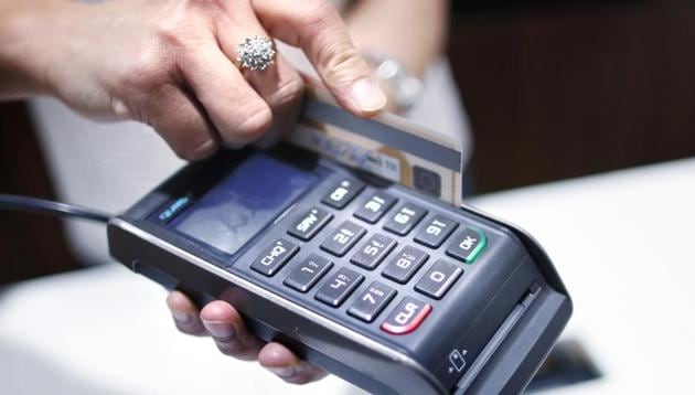 The RBI has mandated banks to pay the amount involved in a transaction within 10 days of reporting by the customer.(Reuters Representative Photo) The RBI has mandated banks to pay the amount involved in a transaction within 10 days of reporting by the customer.(Reuters Representative Photo)