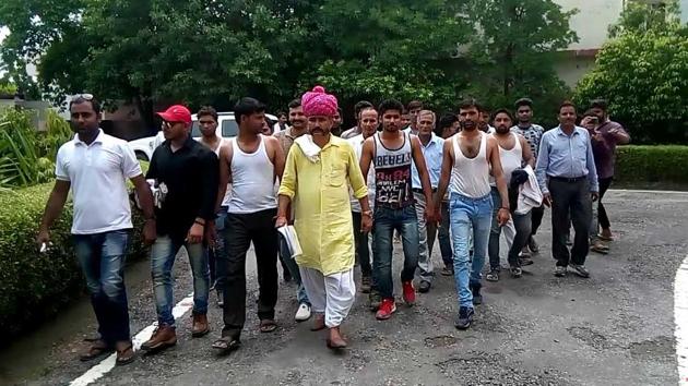 Youth, most of them unmarried, on way to meet divisional in Bharapur on Friday. (HT Photo) Youth, most of them unmarried, on way to meet divisional in Bharapur on Friday. (HT Photo)
