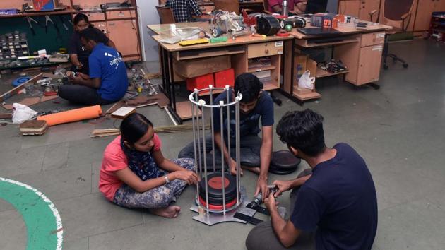 Students at the robotics and automation lab in COEP. (Pratham Gokhale/HT PHOTO) Students at the robotics and automation lab in COEP. (Pratham Gokhale/HT PHOTO)