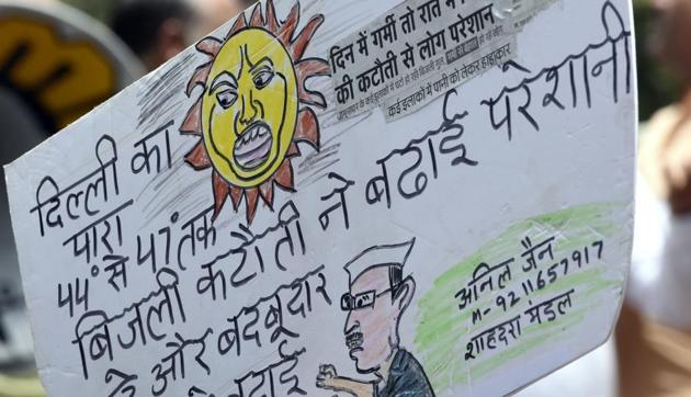 Delhi Electricity Regulatory Commission (DERC) on Friday notified a new rule under which consumers will get a compensation of Rs10 per kW per hour from the discom if they delay in restoring an outage for more than two or three hours. (Sonu Mehta/HT PHOTO) Delhi Electricity Regulatory Commission (DERC) on Friday notified a new rule under which consumers will get a compensation of Rs10 per kW per hour from the discom if they delay in restoring an outage for more than two or three hours. (Sonu Mehta/HT PHOTO)
