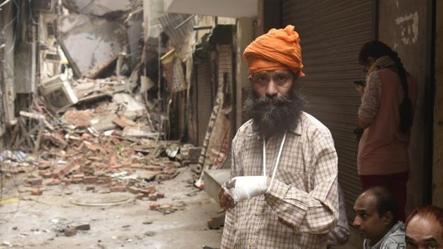Balkar Singh,who was injured when the three storied building collapsed at 1:20 AM in Laxmi Nagar in New Delhi. (Sushil Kumar/HT PHOTO) Balkar Singh,who was injured when the three storied building collapsed at 1:20 AM in Laxmi Nagar in New Delhi. (Sushil Kumar/HT PHOTO)