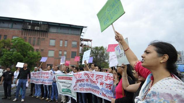 Parents across Delhi-NCR have been protesting for the last four months against the ‘arbitrary’ fee hike by private schools.) (Sunil Ghosh/ HT File Photo) Parents across Delhi-NCR have been protesting for the last four months against the ‘arbitrary’ fee hike by private schools.) (Sunil Ghosh/ HT File Photo)