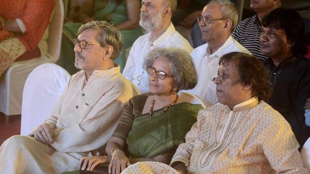 Actor Amol Palekar (left), filmmaker Sandhya Gokhale and Pandit Atulkumar Upadhye  at the Ustad Rashid Khan performance.  (Ravindra Joshi/HT PHOTO) 