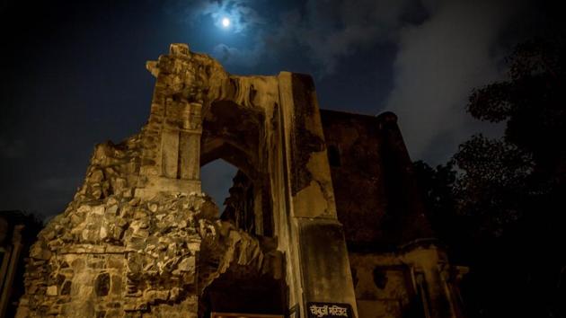 Centuries of steady increase in the city’s light and pollution levels have made stargazing unfeasible, though one can still barely stargaze from the Pir Ghaib monument. (Abhirup Biswas / HT Photo)