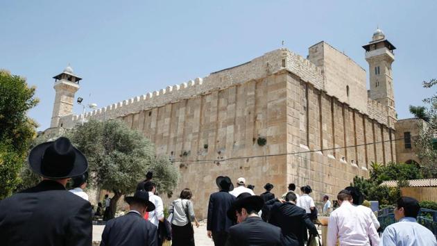 The cave of the patriarchs, also known as the Ibrahimi Mosque, which is a holy shrine for Jews and Muslims, from the Israeli side in the heart of the divided city of Hebron in the southern West Bank. (AFP Photo) The cave of the patriarchs, also known as the Ibrahimi Mosque, which is a holy shrine for Jews and Muslims, from the Israeli side in the heart of the divided city of Hebron in the southern West Bank. (AFP Photo)