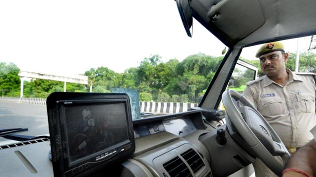 he vehicle mounted cameras will enable the traffic police to park the patrol vehicles at different places, where traffic related offences are reported. (Sunil Ghosh/HT Photo) he vehicle mounted cameras will enable the traffic police to park the patrol vehicles at different places, where traffic related offences are reported. (Sunil Ghosh/HT Photo)