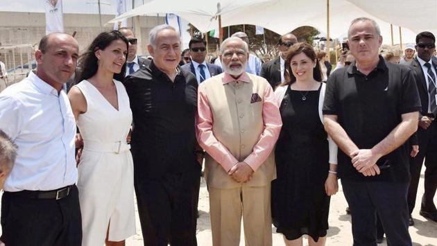 Both the leaders, dressed casually, carefully listened to the demonstration at the Gal-Mobile water desalination unit on Olga Beach and also had a long chat among themselves. (PTI) Both the leaders, dressed casually, carefully listened to the demonstration at the Gal-Mobile water desalination unit on Olga Beach and also had a long chat among themselves. (PTI)