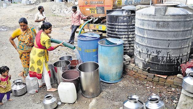 Pune Municipal Corporation supplies water through water tankers in Harpale vasti Phursungi, Pune(Ravindra Joshi/HT Photo)