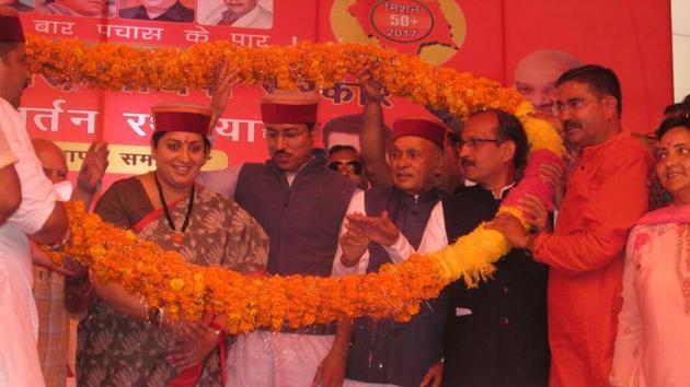 Union textile minister Smriti Irani, minister of state for information and broadcasting Rajyavardhan Singh Rathore along with other party leaders at the conclusion of Parivartan Rath Yatra in Chamba on Saturday. (HT Photo) Union textile minister Smriti Irani, minister of state for information and broadcasting Rajyavardhan Singh Rathore along with other party leaders at the conclusion of Parivartan Rath Yatra in Chamba on Saturday. (HT Photo)