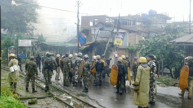 The army was deployed in West Bengal's Darjeeling hills on July 8, 2017, following a fresh outbreak of violence. (HT Photo) The army was deployed in West Bengal's Darjeeling hills on July 8, 2017, following a fresh outbreak of violence. (HT Photo)