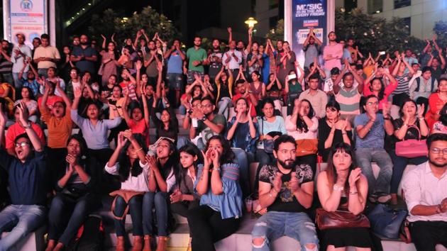 The audience cheers at the first session of KR Mangalam University presents Hindustan Times DLF CyberHub Friday Jam powered by Career Launcher. (Parveen Kumar/HT Photo) The audience cheers at the first session of KR Mangalam University presents Hindustan Times DLF CyberHub Friday Jam powered by Career Launcher. (Parveen Kumar/HT Photo)