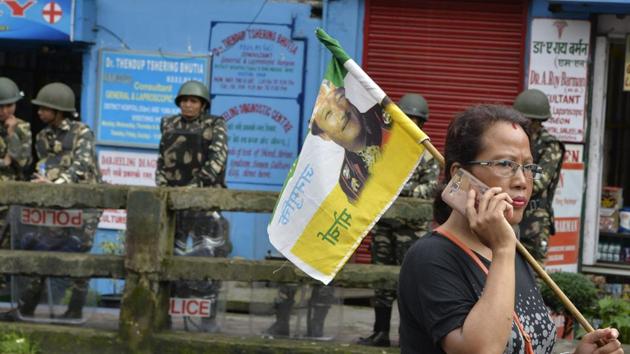 A supporter of the separatist Gorkha Janamukti Morcha (GJM) carries a party flag during the 23th day of an indefinite strike called by the party in Darjeeling on July 7, 2017. (AFP Photo) A supporter of the separatist Gorkha Janamukti Morcha (GJM) carries a party flag during the 23th day of an indefinite strike called by the party in Darjeeling on July 7, 2017. (AFP Photo)