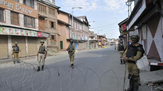 Paramilitary soldiers stand guard during curfew in downtown area of Srinagar on Saturday. The restrictions were lifted on Sunday. (Waseem Andrabi/HT Photo) Paramilitary soldiers stand guard during curfew in downtown area of Srinagar on Saturday. The restrictions were lifted on Sunday. (Waseem Andrabi/HT Photo)