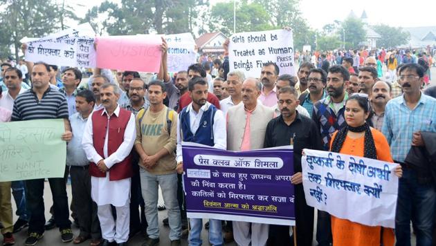 Press Club of Shimla along with locals organised a candle march on the ridge in Shimla on Sunday. (Deepak Sansta/HT Photo) Press Club of Shimla along with locals organised a candle march on the ridge in Shimla on Sunday. (Deepak Sansta/HT Photo)