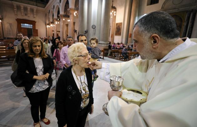 Vatican Outlaws Gluten Free Bread For Holy Communion World News Hindustan Times