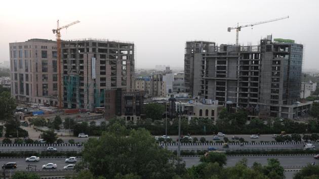 Construction projects found not following pollution-control norms on site can even be issued a closure notice, an official of the state pollution control body said. (Parveen Kumar/HT Photo) Construction projects found not following pollution-control norms on site can even be issued a closure notice, an official of the state pollution control body said. (Parveen Kumar/HT Photo)