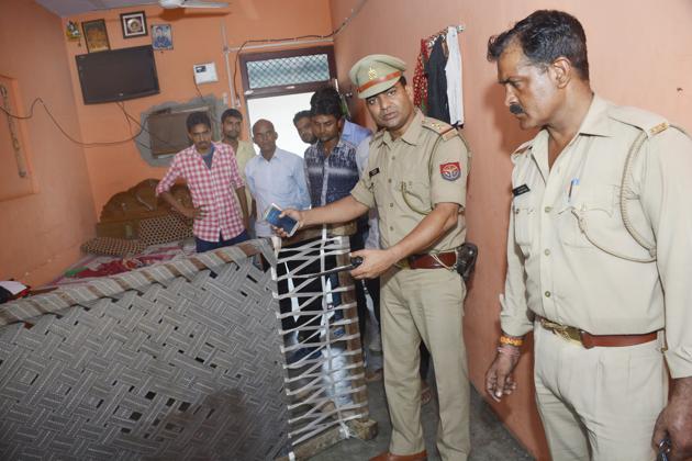 The police arrested the accused and also seized the countrymade weapon used in the incident. (Sakib Ali/HT Photo) The police arrested the accused and also seized the countrymade weapon used in the incident. (Sakib Ali/HT Photo)