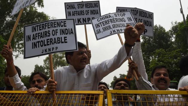 Indian activists shout anti-Chinese slogans during a protest near the Chinese embassy in New Delhi.(AFP)
