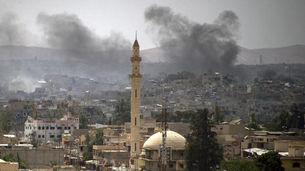 Smoke billows following an air strike in the Old City of Mosul as Iraqi government forces battle Islamic State group jihadists, on July 8, 2017. (AFP) Smoke billows following an air strike in the Old City of Mosul as Iraqi government forces battle Islamic State group jihadists, on July 8, 2017. (AFP)